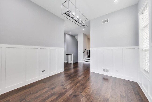 Building Photo - 10 N Dryden Pl