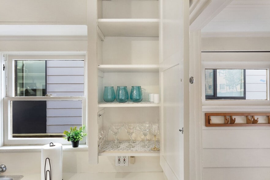 Building Photo - 710 10th Ave E