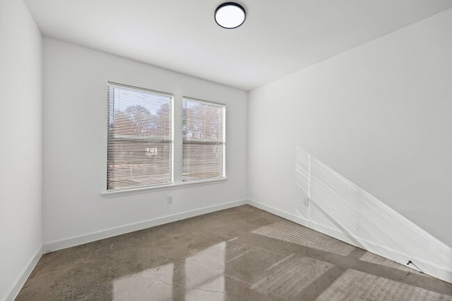 Building Photo - 2853-2855 CHOCTAW AVE