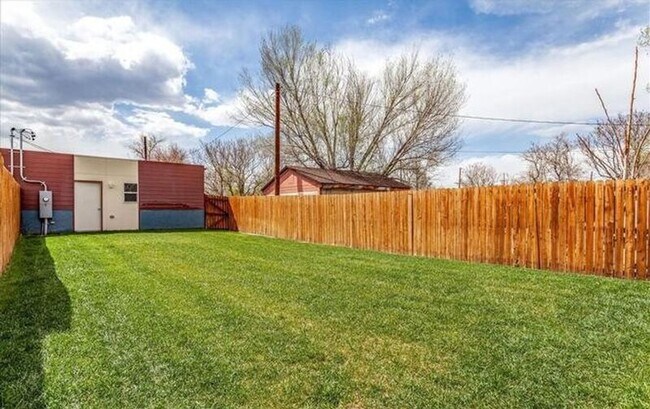 Building Photo - 5803 Poplar St