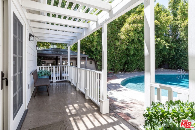 Building Photo - 4537 Agnes Ave