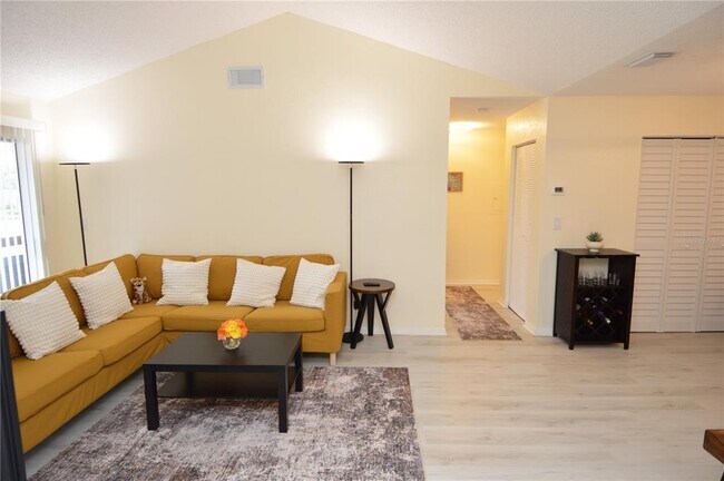 Building Photo - 10263 Gandy Blvd N