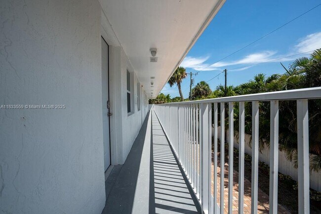 Building Photo - 2305 Tamarind Dr