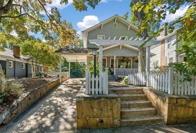 Primary Photo - Charming Ardmore home full of character in...