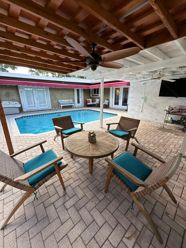 Building Photo - 3036 Coral Shores Dr