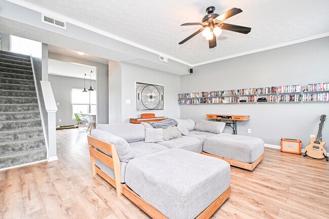Building Photo - 5469 Fairford Ct
