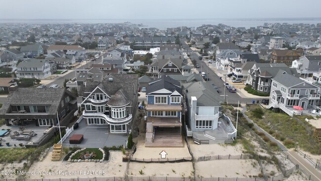 Building Photo - 3632 Ocean Terrace