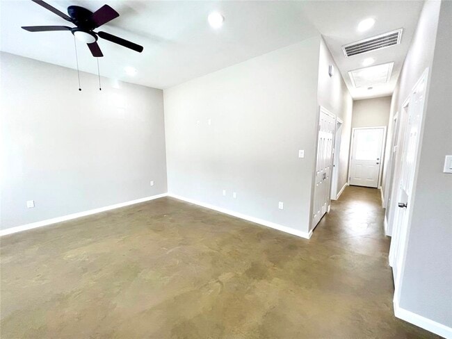 Building Photo - 9508 Quaker Ct