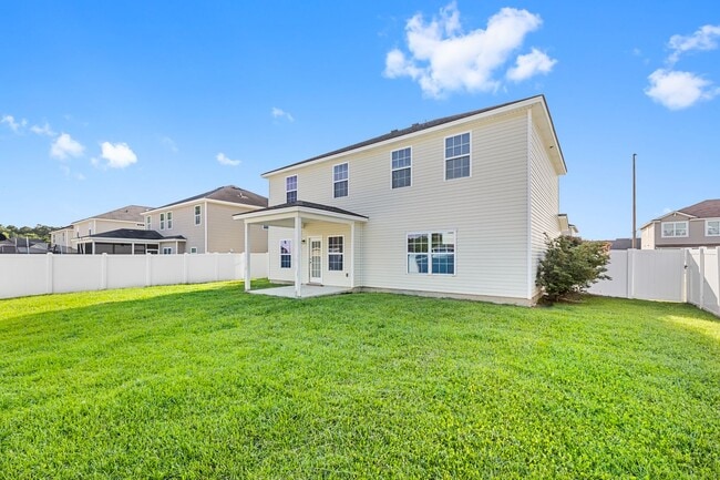 Building Photo - 5 Bedroom, 2.5 Bathroom - White Oak Subdivision - Richmond Hill