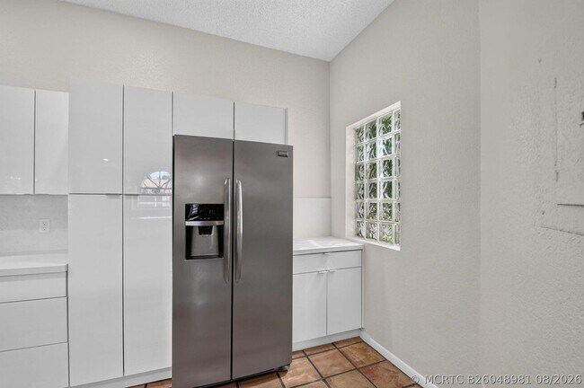 Building Photo - 5451 Verona Dr