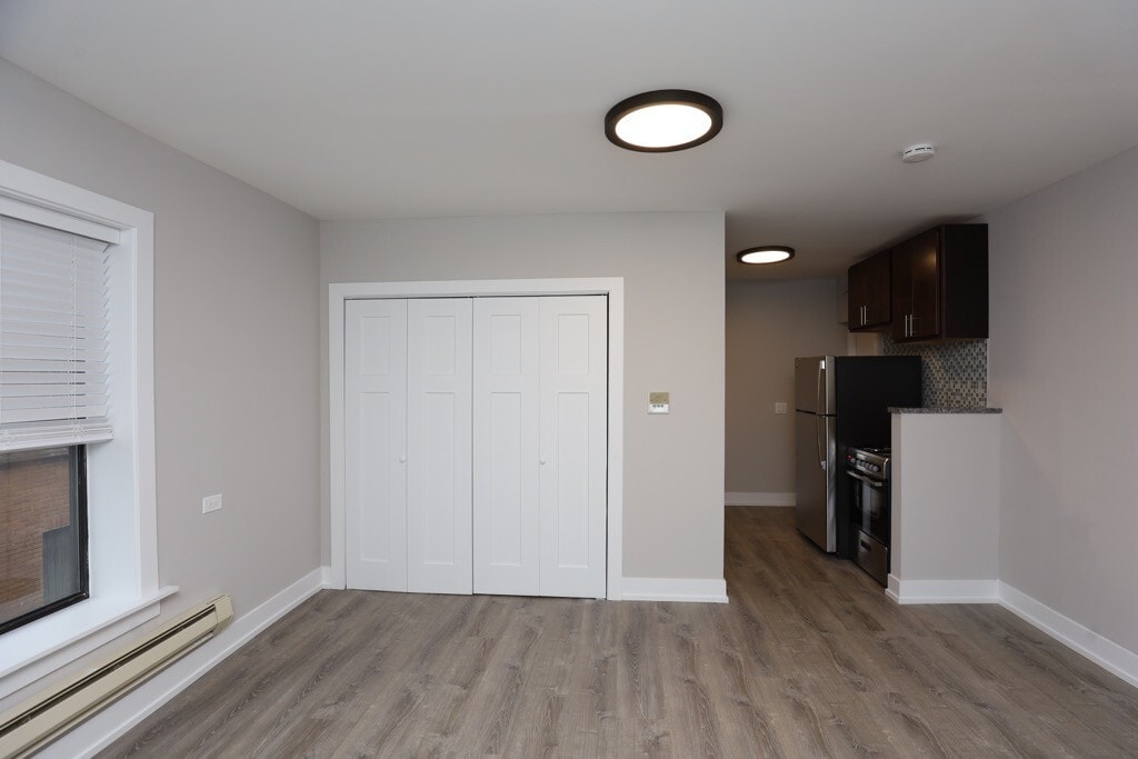 Building Photo - 747 W Cornelia Ave