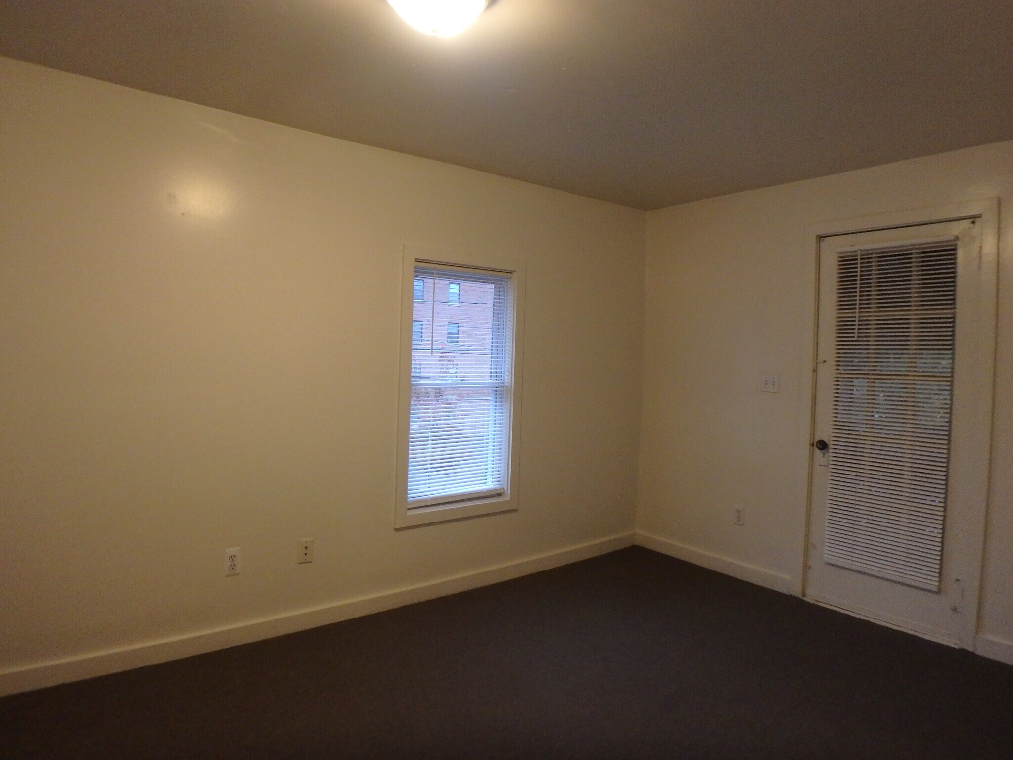 Building Photo - 932 Grampian Blvd