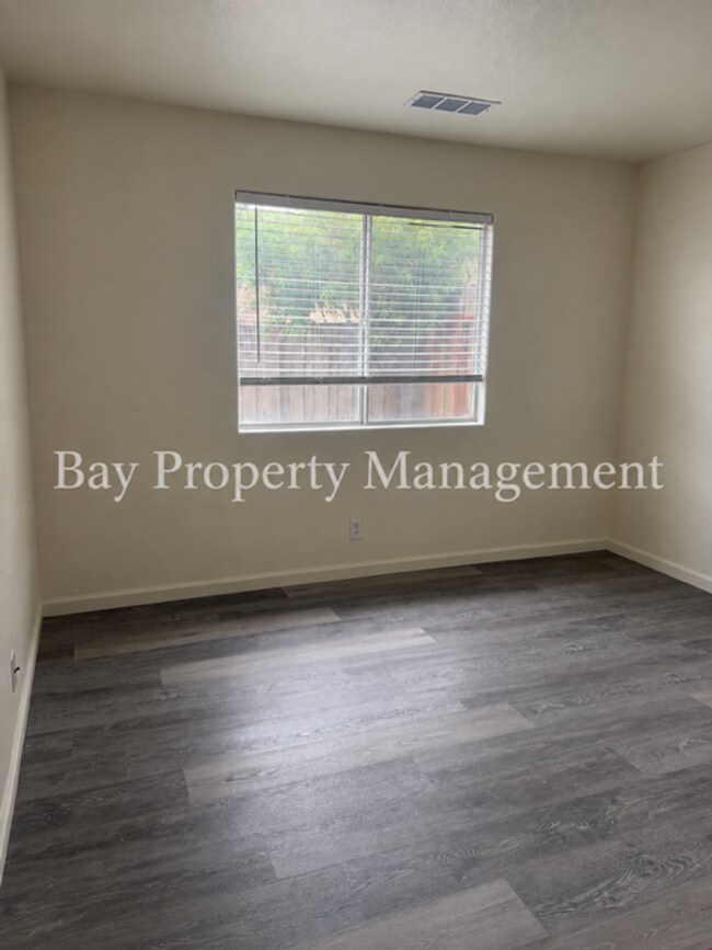 Building Photo - 1001 Highpoint Ct