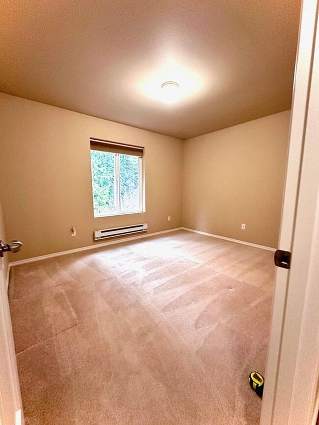 Building Photo - Beautiful 3 Bedroom Home on Greenbelt – Re...