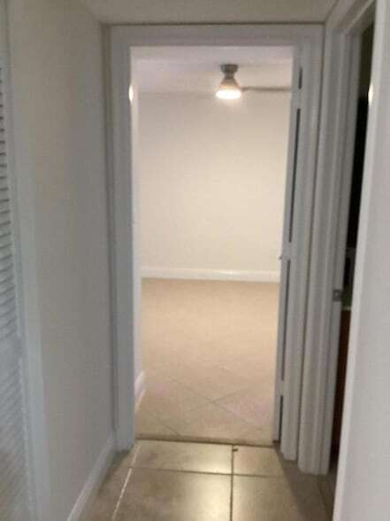 Building Photo - 1215 Crystal Way