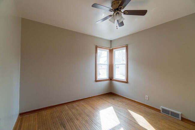 Building Photo - 2503 Iowa St