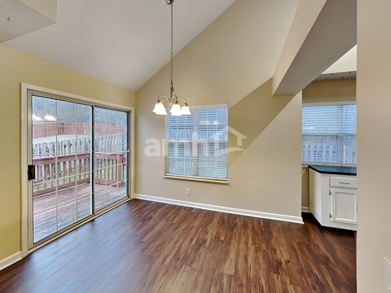 Building Photo - 5606 Royal Ct