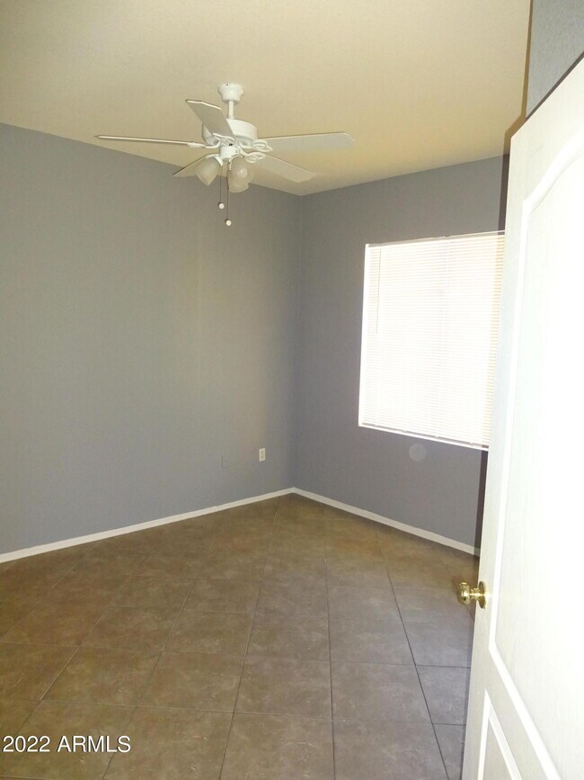 Building Photo - 2929 W Yorkshire Dr