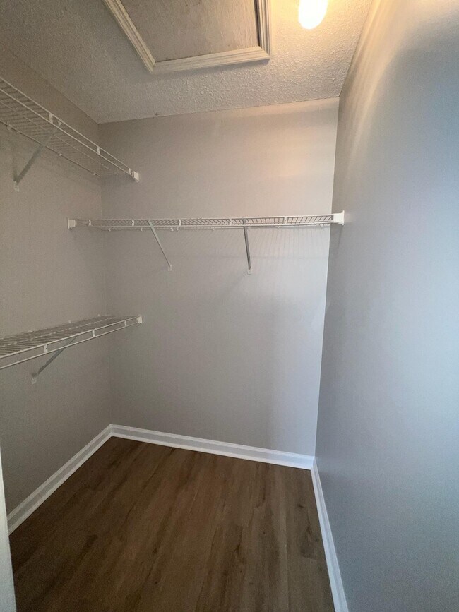Building Photo - 6048 Buxton Dr