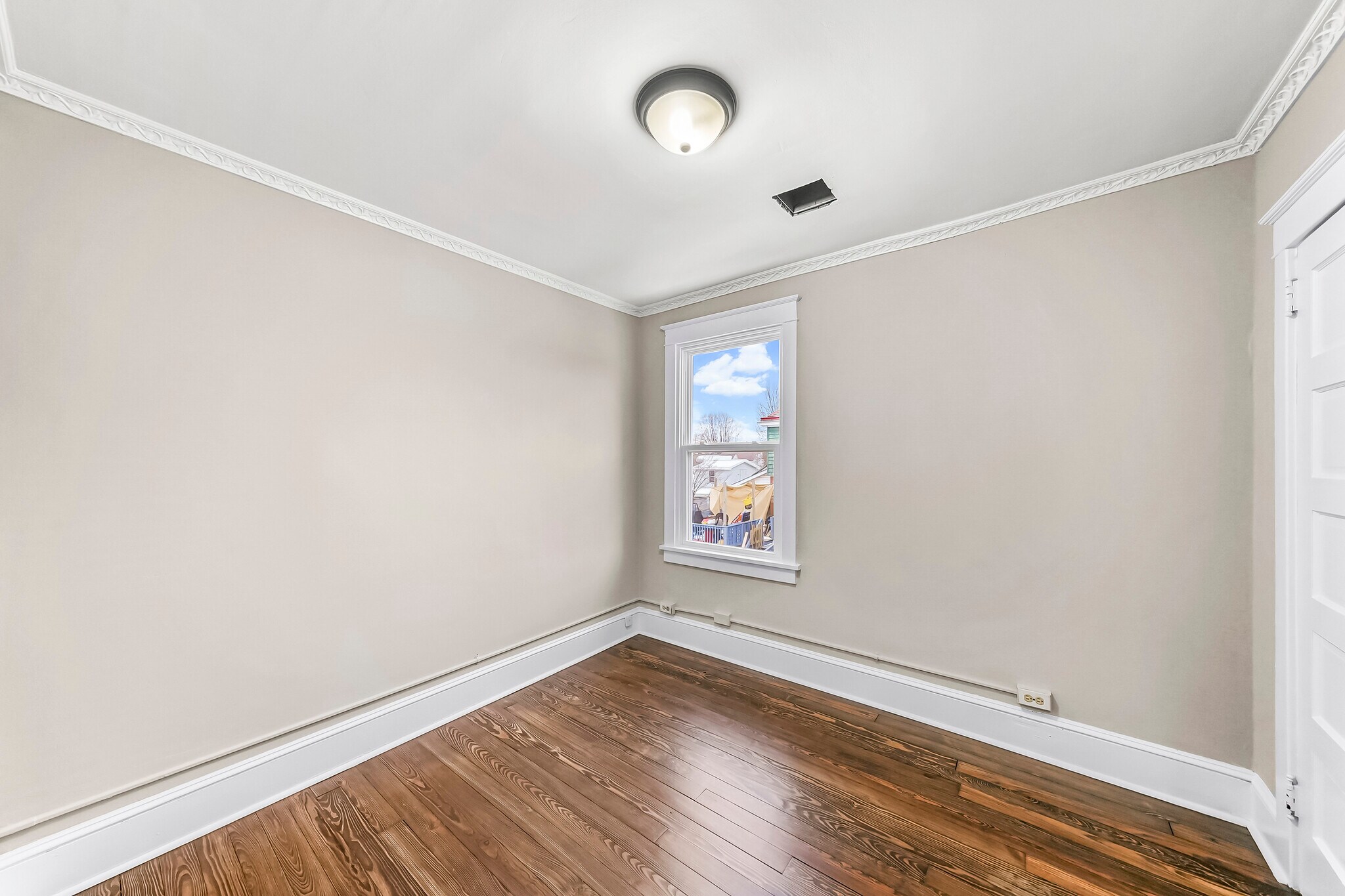 Building Photo - 640 Market St