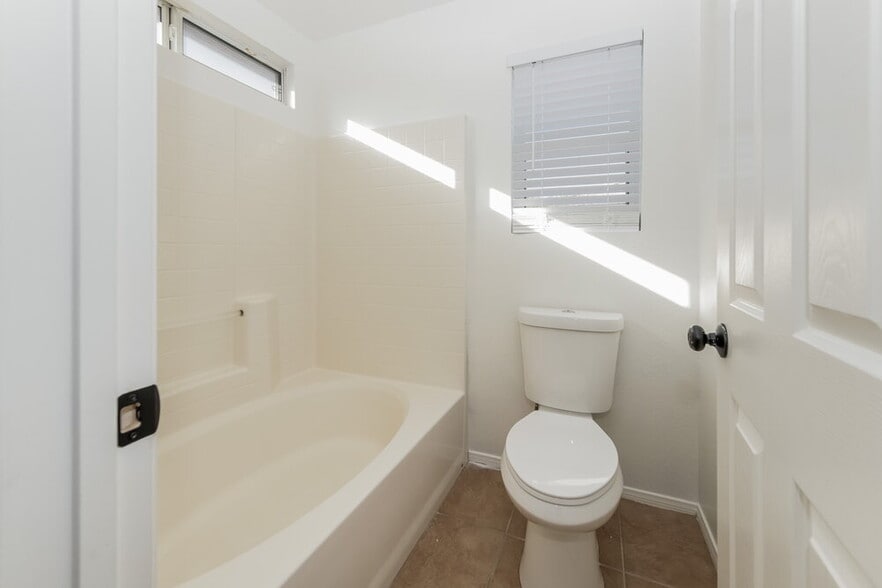 Building Photo - 5309 Las Cruces Heights St