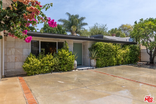 Building Photo - 7442 Capps Ave