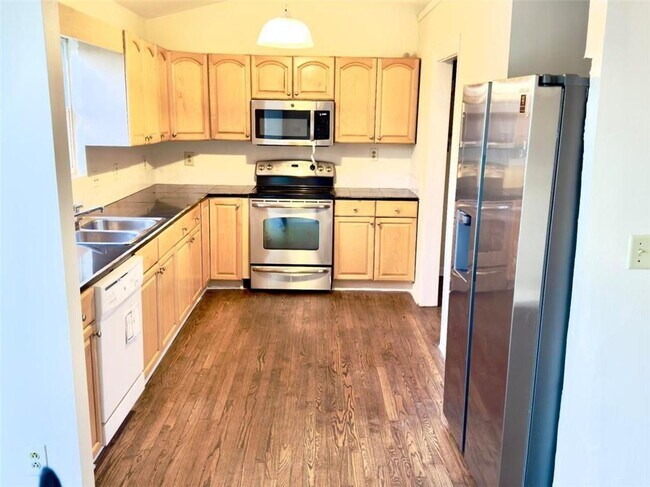 Building Photo - 2020 Driftwood Cir