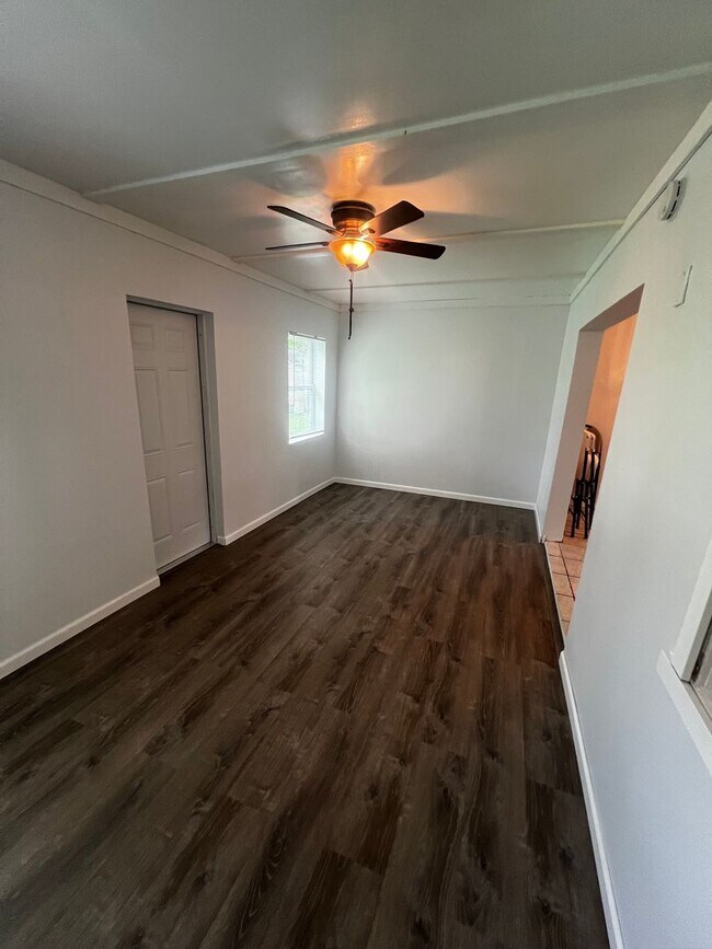 Building Photo - 3 BEDROOM 2 BATH CONVENIENTLY LOCATED WITH A TROPICAL OASIS IN THE BACK YARD!
