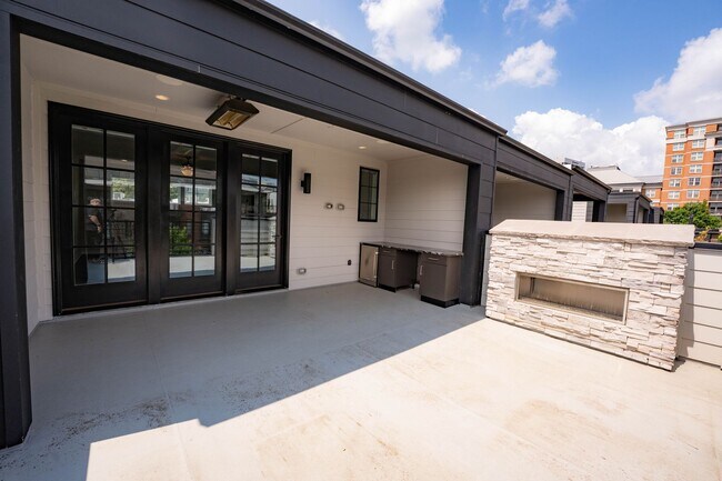 Building Photo - Luxury Reston Rental
