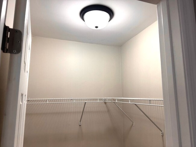 Building Photo - 3 bedroom in Oak Grove