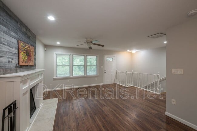 Building Photo - 257 Barfield Ave SW