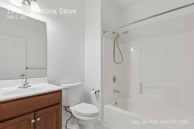Building Photo - 15 Waynebrook Dr