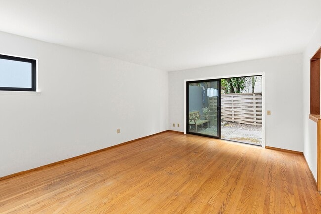 Building Photo - 592-594 Corbett Avenue