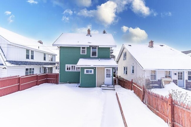 Building Photo - 645 Pawling Ave