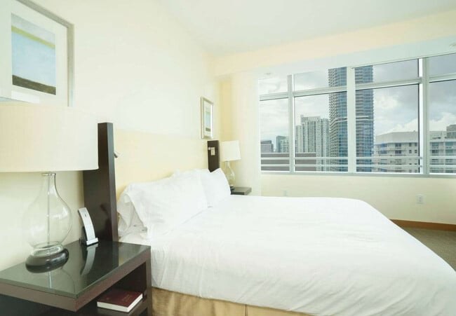 Building Photo - 1395 Brickell Ave