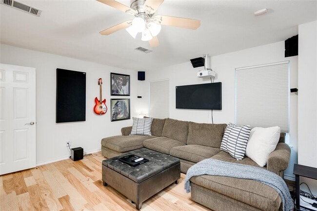 Building Photo - 6621 Mesa Hollow Dr