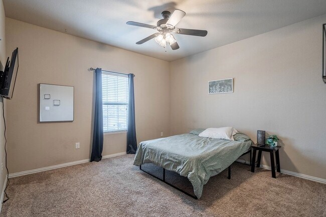 Building Photo - 5608 Magellan St
