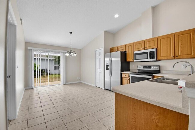 Building Photo - 83 Lynbrook Dr