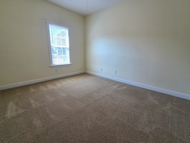 Building Photo - 6 Viburnum Ln