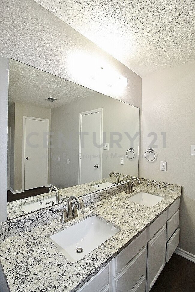 Building Photo - Beautiful 3/2/2 in Cedar Hill For Rent!