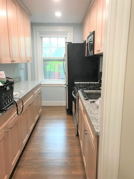 Primary Photo - 1699 Cambridge St