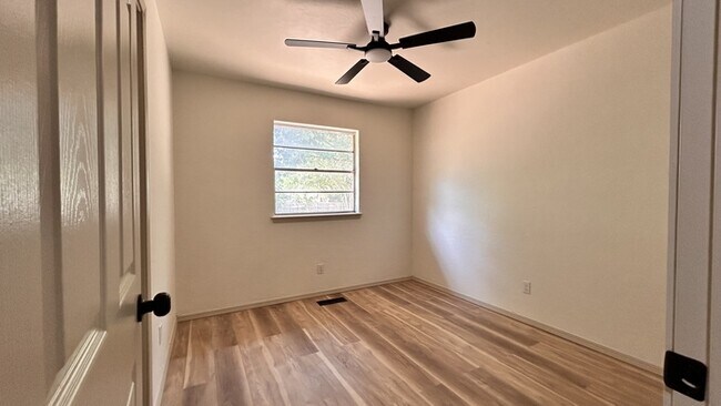 Building Photo - 726 Garden Grove