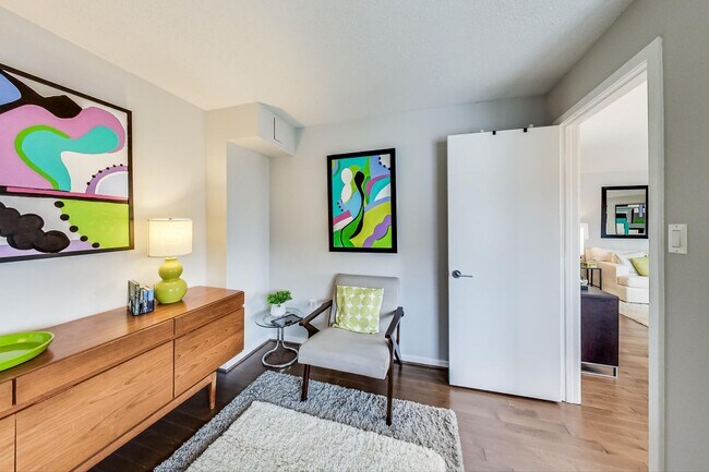 Building Photo - 2-bedroom, 1-bath condo in the sought-afte...