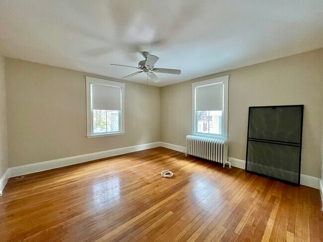 Building Photo - 14-16-16 Richardson Ave