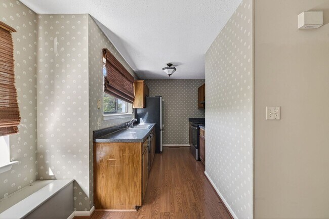 Building Photo - Fabulous Chesapeake Bay Location - Steps to Beach!