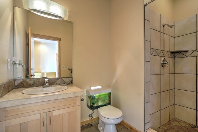 Building Photo - Gorgeous, Custom 4 bed, 3 bath Pet-Friendl...