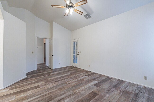 Building Photo - Charming 4-bedroom, 2-bathroom in Gilbert