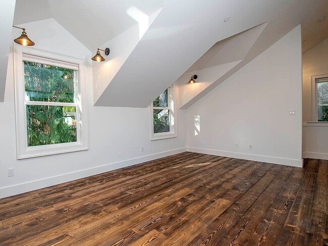 Building Photo - Expansive Loft-Style Carriage House in Private Haller Lake Estate