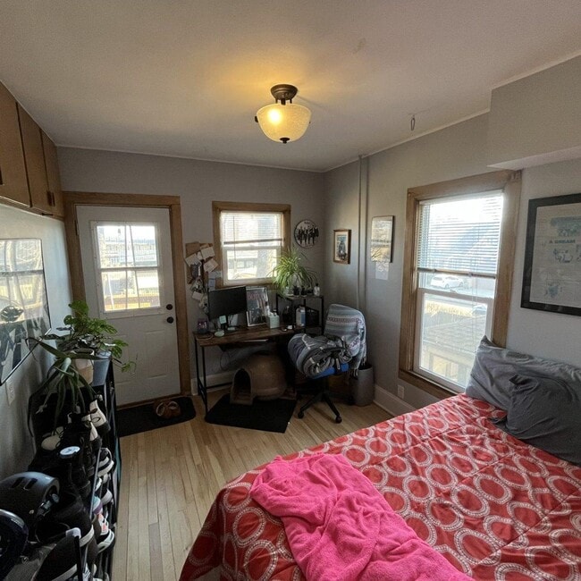 Building Photo - 2434 Sommers Ave
