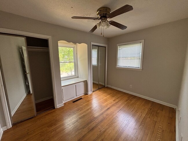 Building Photo - 106 Oakmont Ave